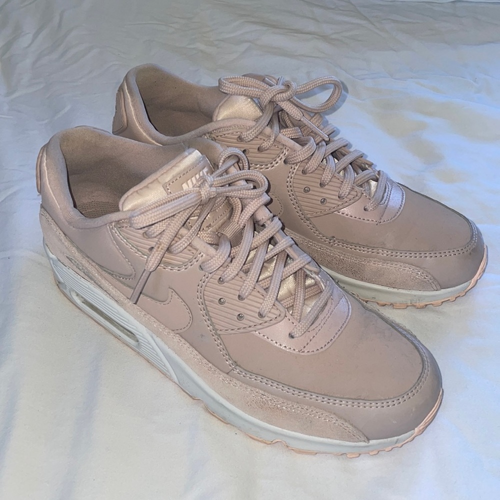 Light Pink Nike AirMax 90s. Womens Size 8.5. lightly worn.